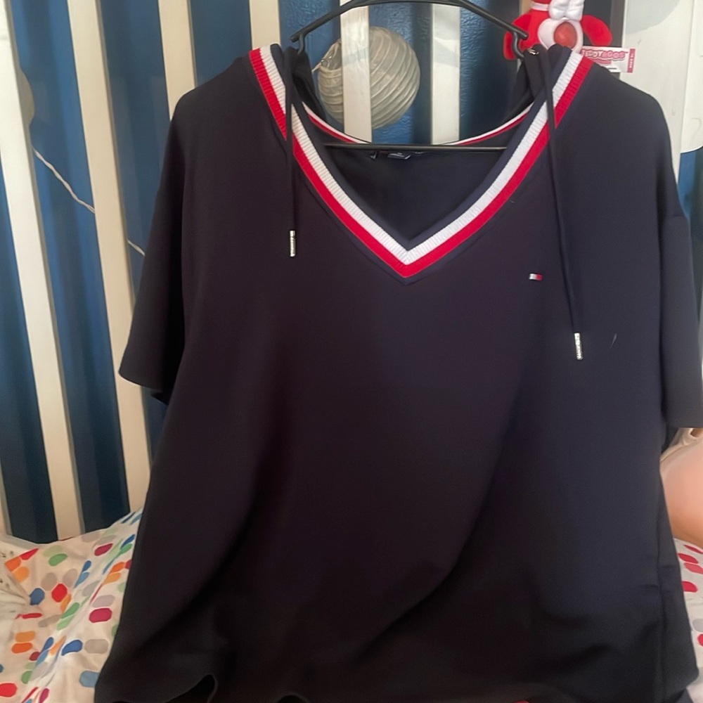 Tommy Hilfiger top brand new tags are removed size medium women's